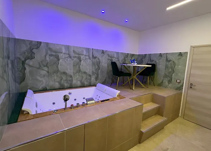 Broken Column Luxury Suite