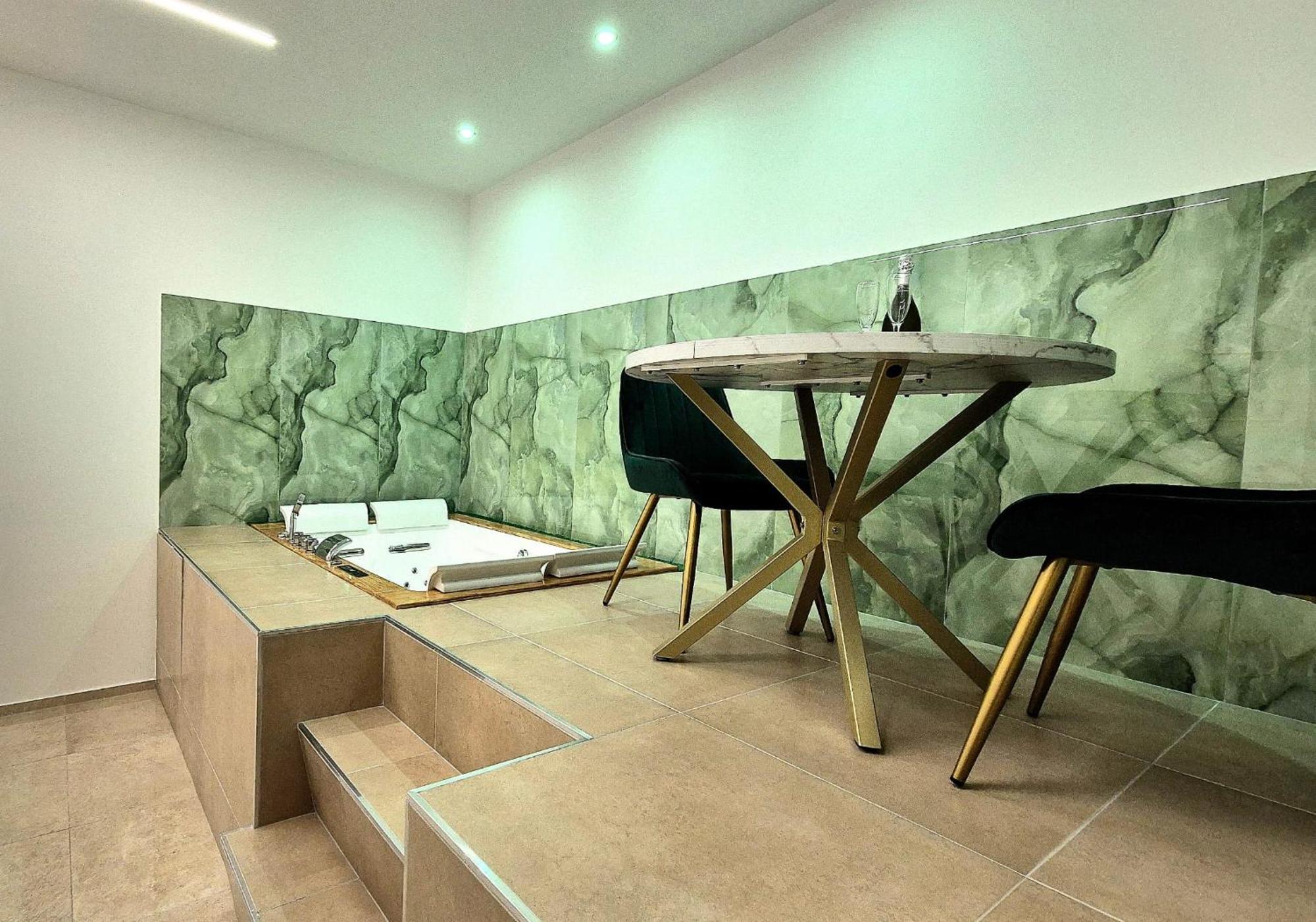 Broken Column Luxury Apartamento *